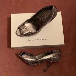 Banana Republic Silver Woven Peep Toe Pump